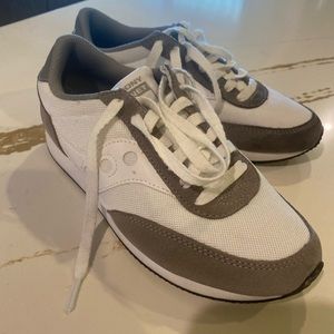 Saucony Hornet Size 6 EUC White/Grey EUC